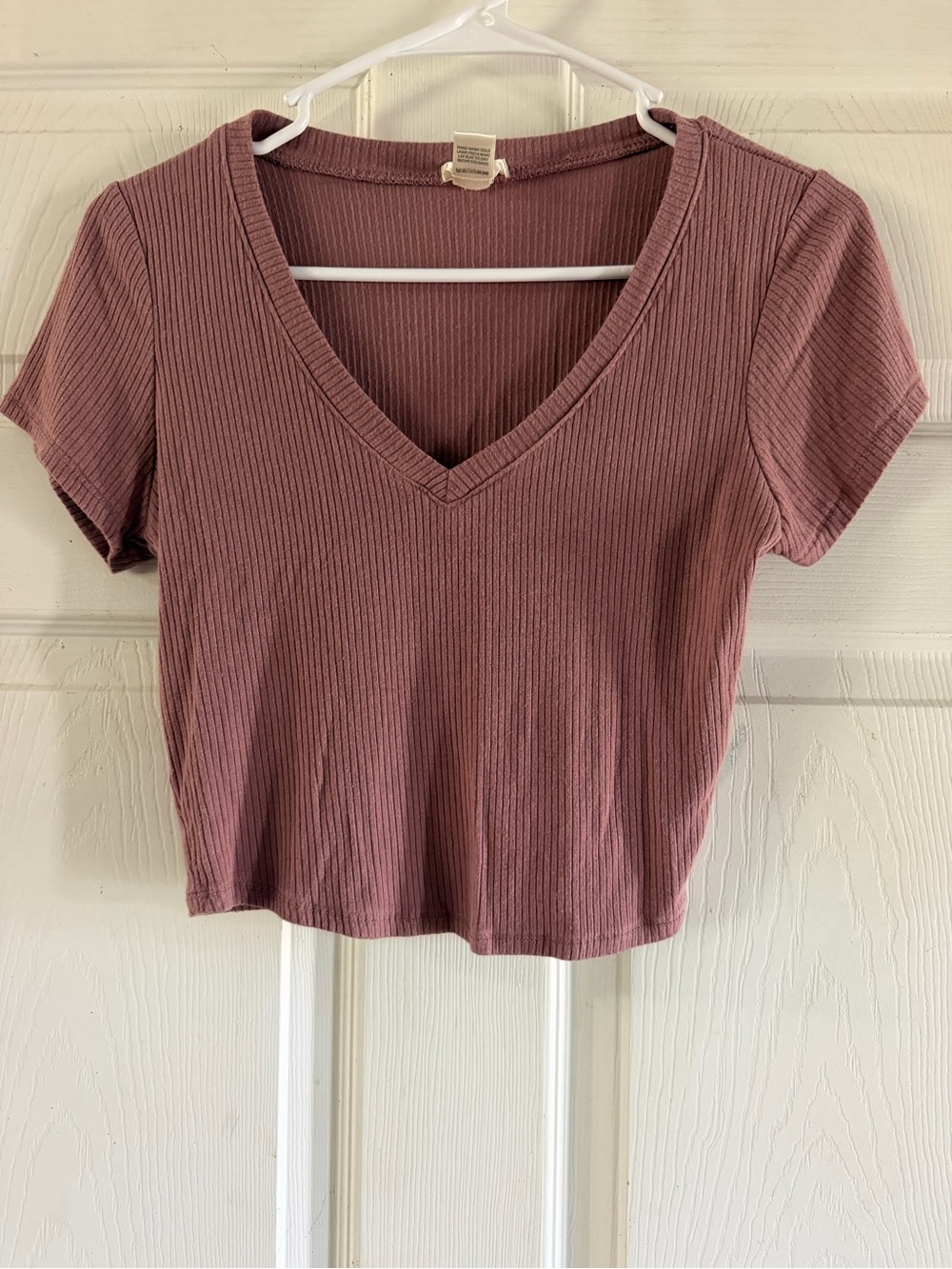 Bozzolo Mauve Ribbed V-Neck Crop Top
